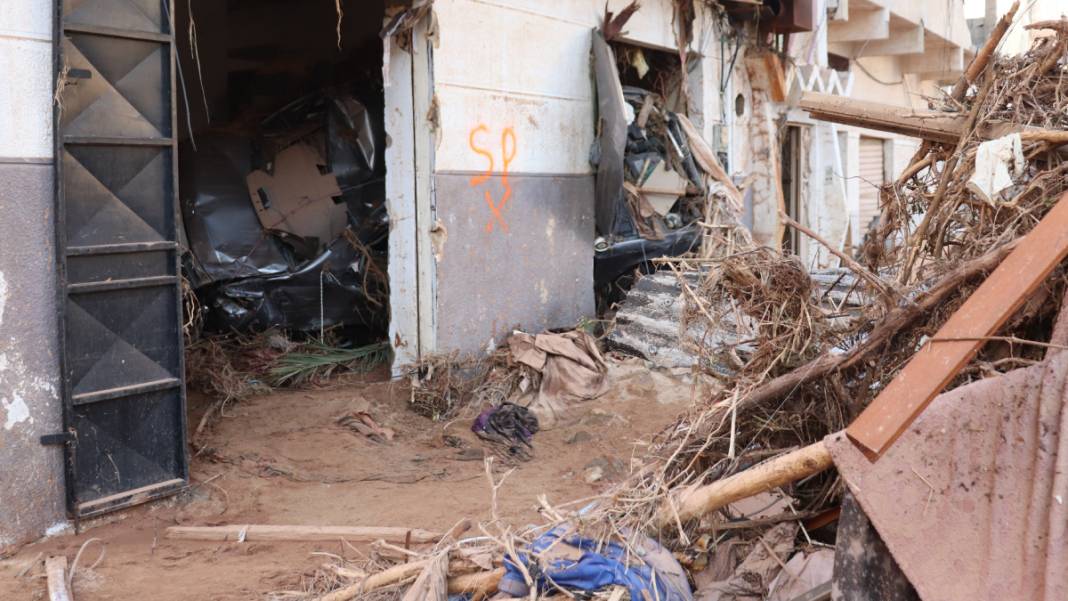 Libya'daki sel felaketinde bilanço ağırlaşıyor! Toplu mezarlar, evsiz kalan insanlar... 8